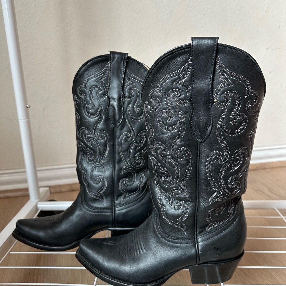Cavender’s Black Western Cowgirl Boots